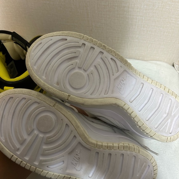 Ladies Nike Dunks - Picture 2 of 5